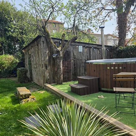 Le Loft De La Chaine Des Puys Jardin, Petanque & Bain Nordique