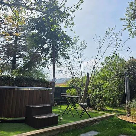 Le Loft De La Chaine Des Puys Jardin, Petanque & Bain Nordique *